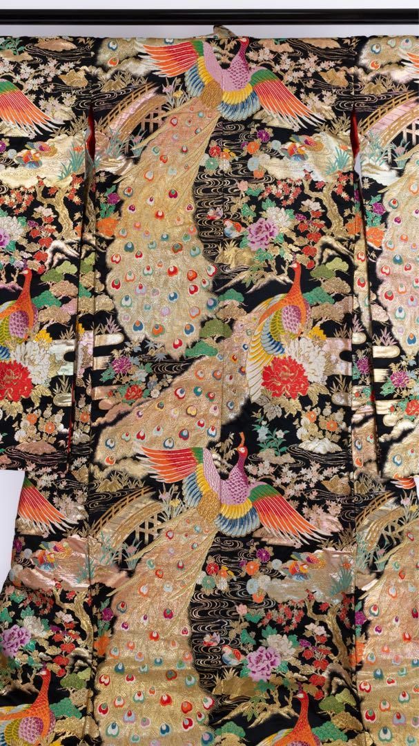 50%OFF! 125,000円→62,500円】花嫁色打掛け 黒色/金刺繍 孔雀/牡丹 