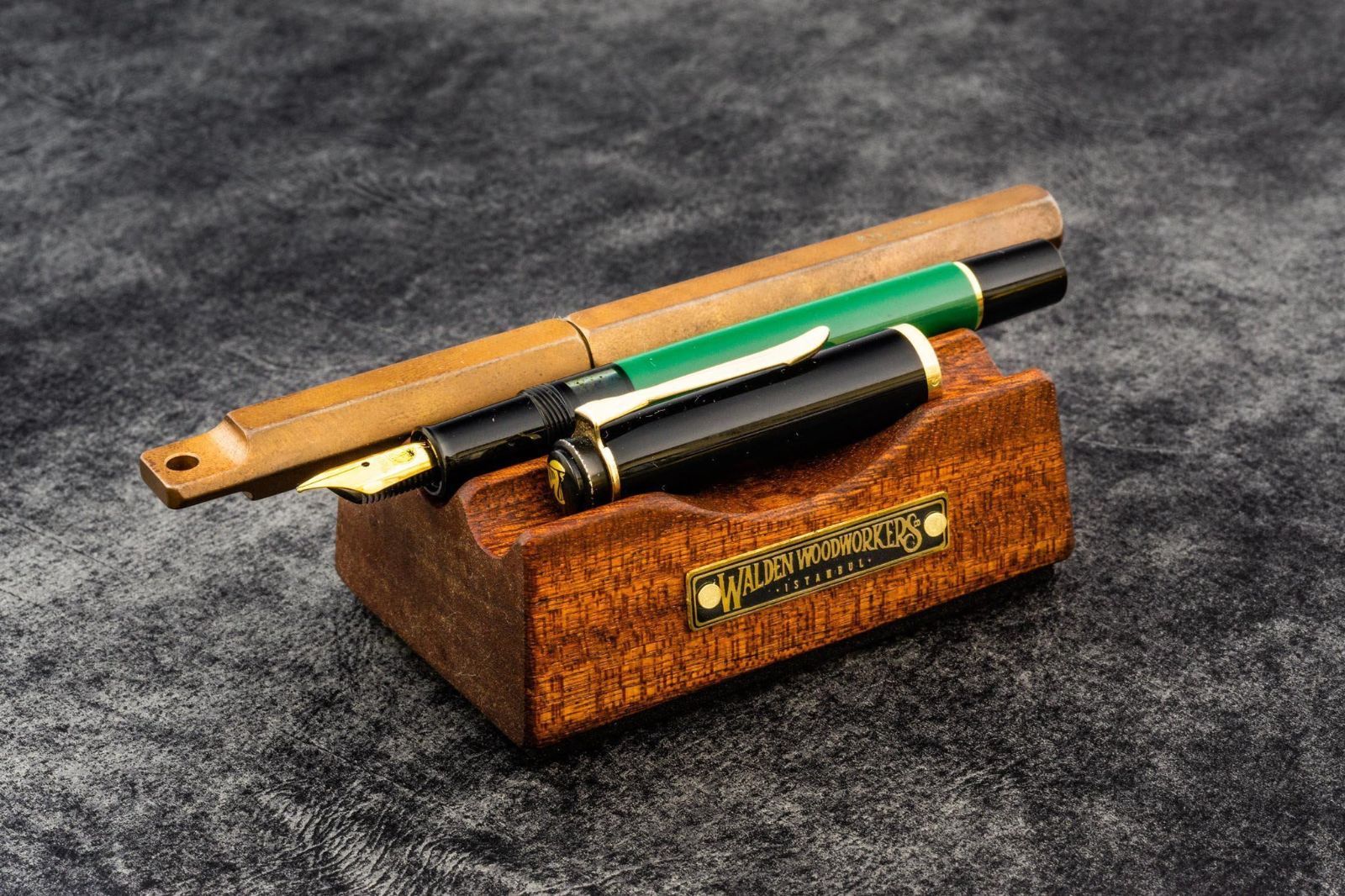 ガレンレザー Galen Leather ペンレスト スタンド The Pen Rest マホガニー 木製
