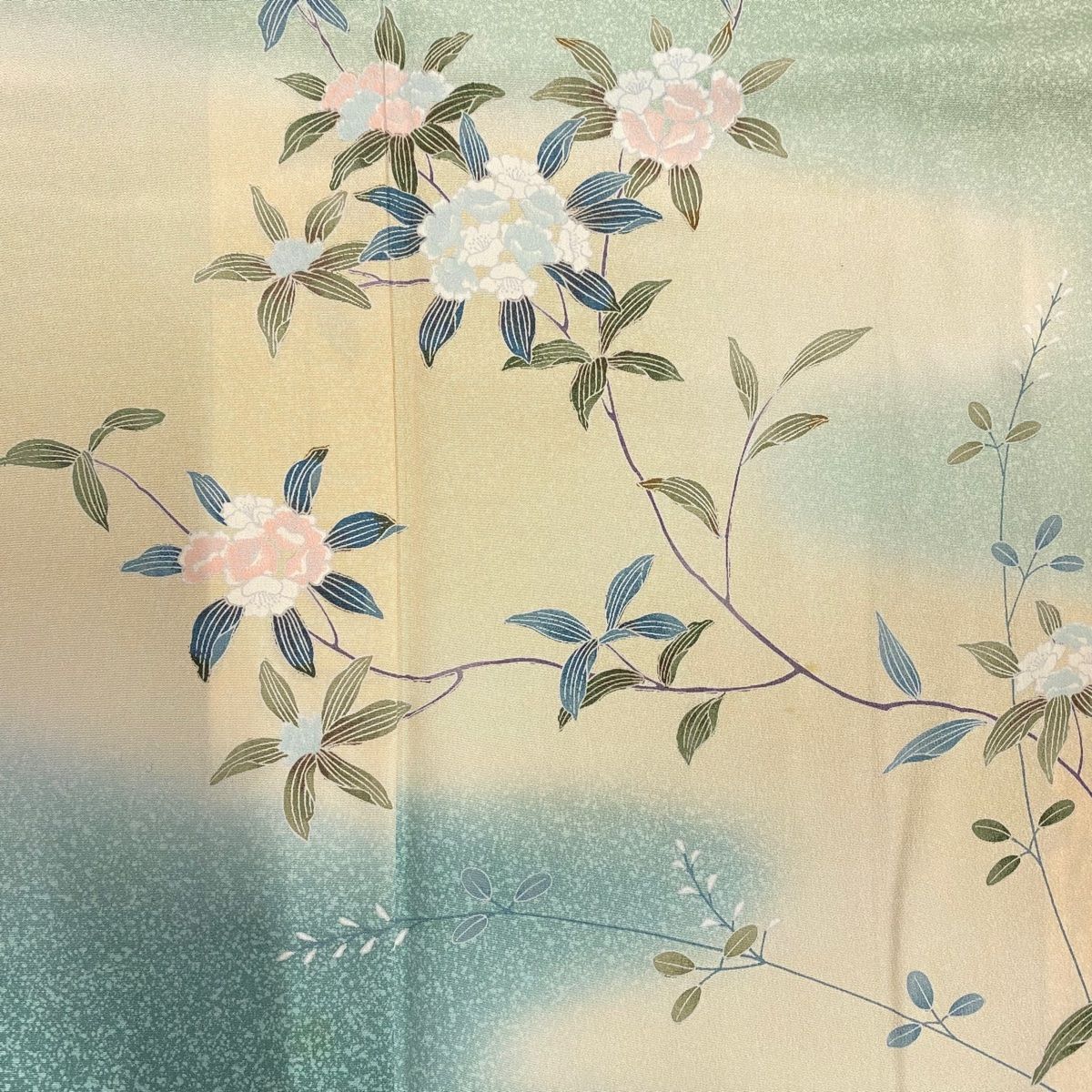 付下げ　袷　正絹　草花刺繍　古典模様　柳染色　身丈151.5裄63 付下げ 身丈157cm 裄丈66cm M 袷 草花 霞 染め分け ぼかし 薄緑