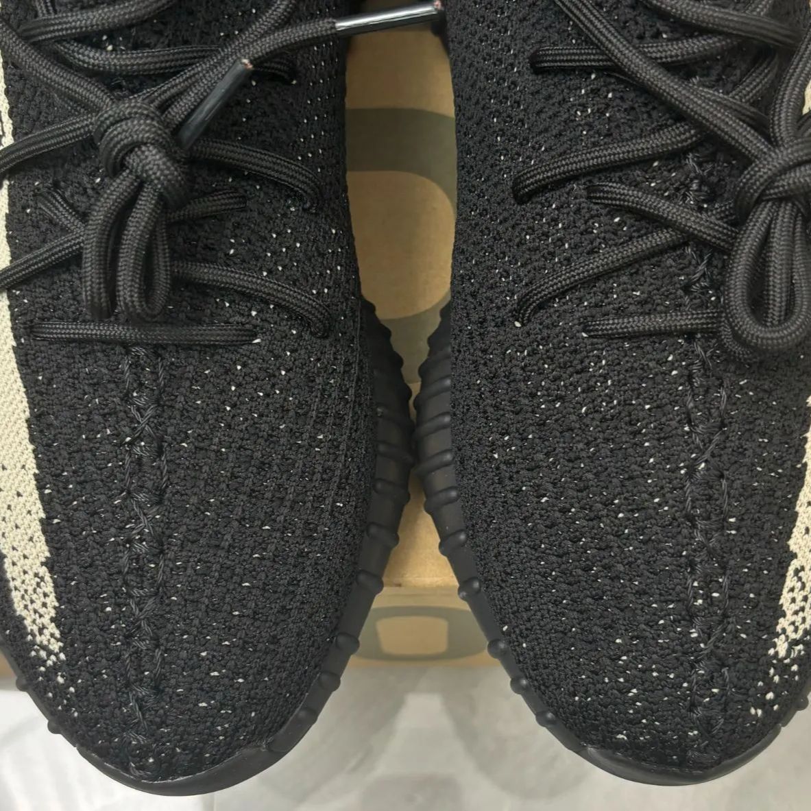 新品未使用 adidas YEEZY Boost 350 V2 