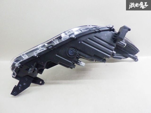 美品 トヨタカローラクロス 純正ヘッドライト 右側 81110-16810 美品