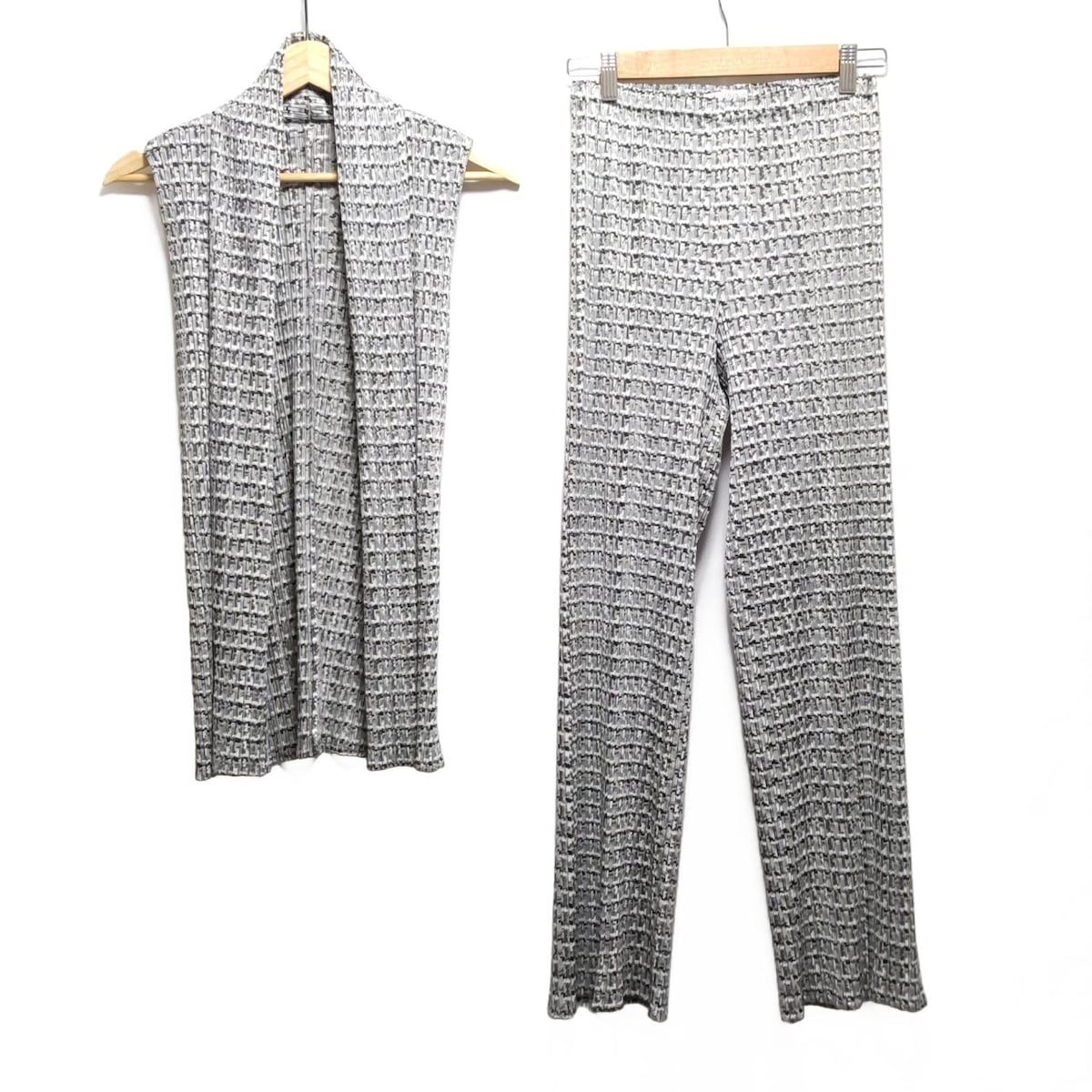 PLEATS PLEASE プリーツプリーズ レディースパンツセットアップ レディース - グレー×白×黒 プリーツ ウエストゴム