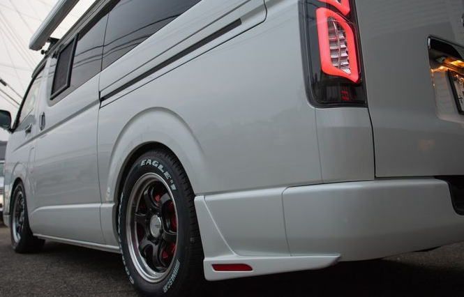 リム ヒップガード 赤リフレクター付 200系ハイエース 2 4WD用 D42-005