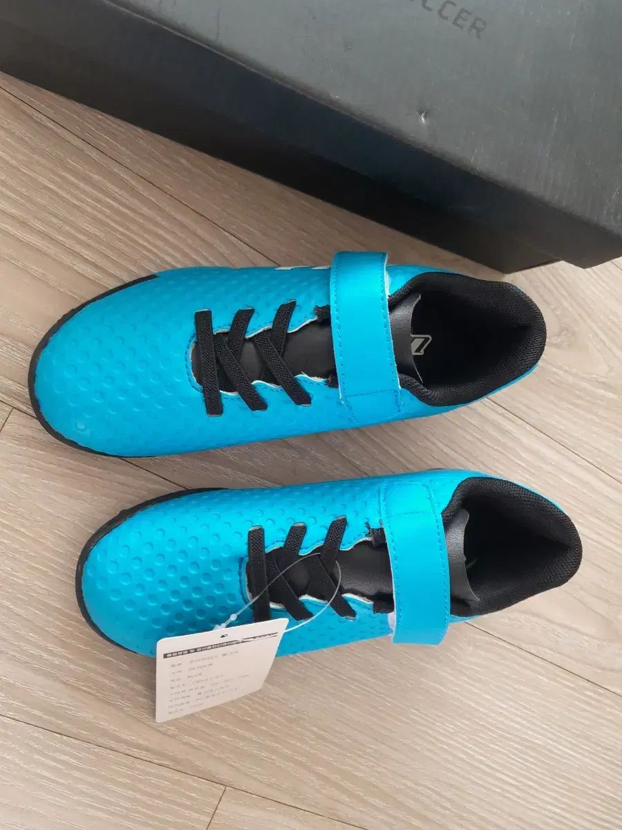 新品 キッズ サッカーシューズ 210 220