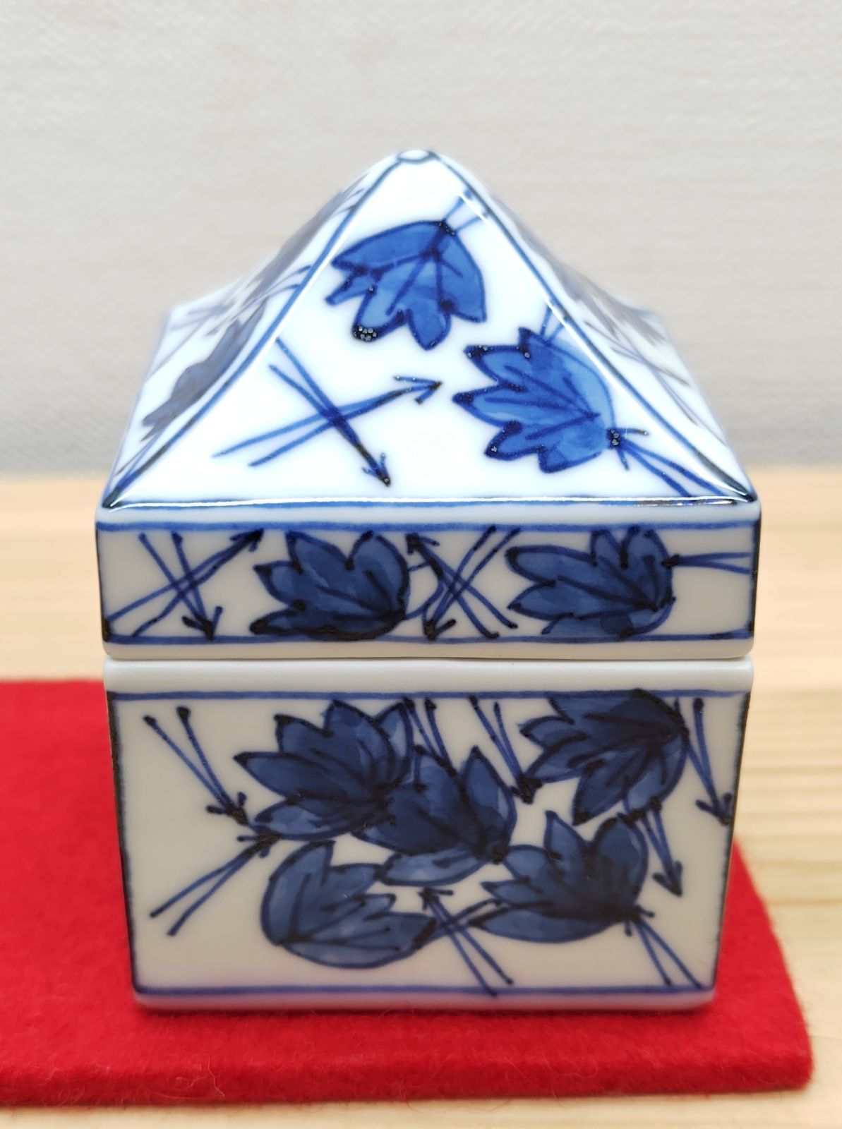 送料込【逢絢亭】茶道具 香合 美濃焼 赤織部 ハジキ香合 加藤芳右衛門 共箱入り 送料込【逢絢亭】茶道具 香合 美濃焼 赤織部 ハジキ香合 加藤芳右衛門