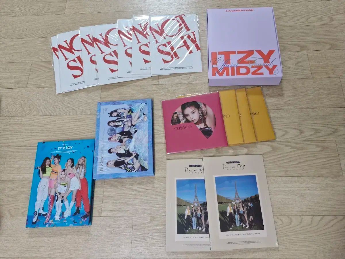 ITZY まとめ売り ITZY - IT'z ITZY (初回限定盤B) - Amazon.com Music