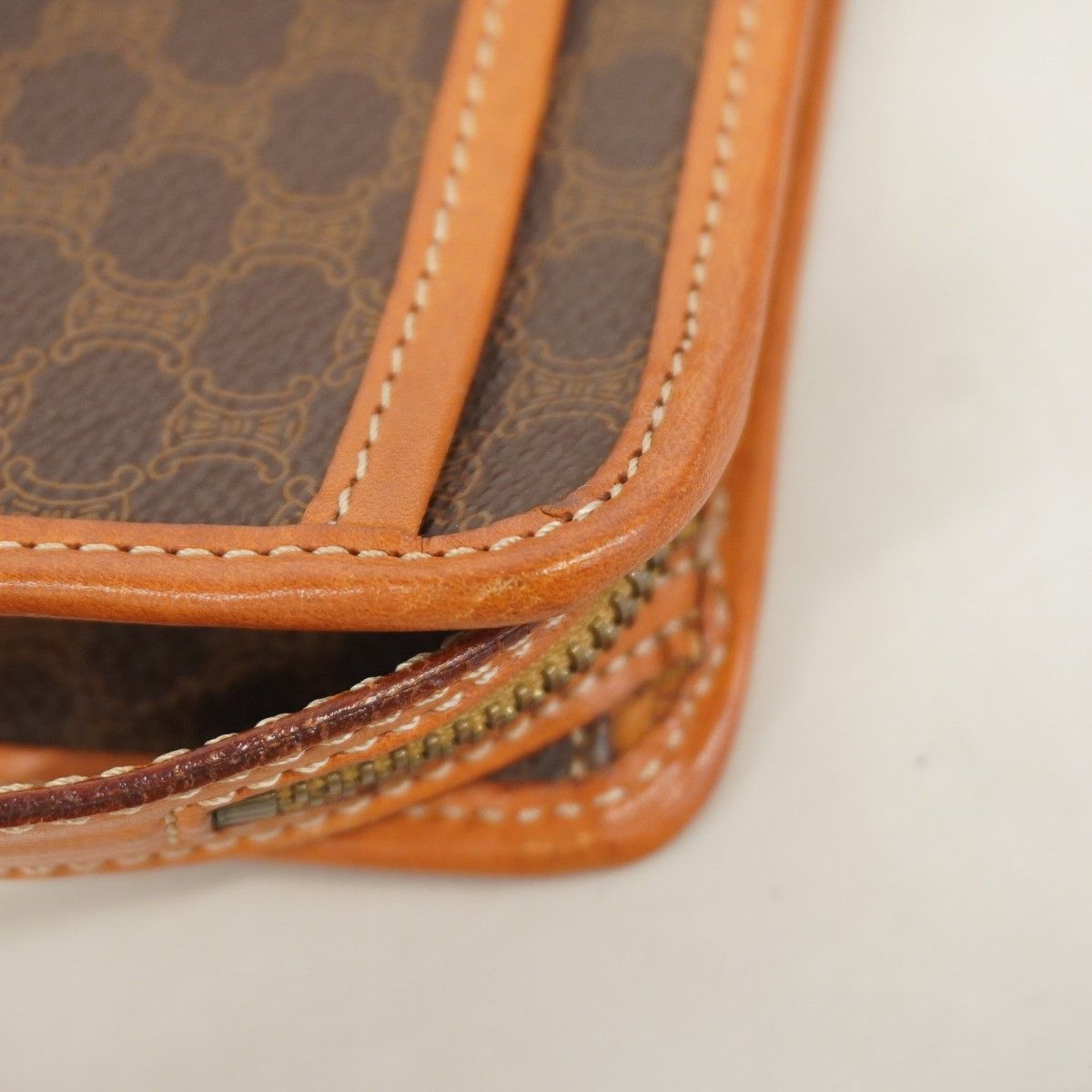 ブラウン ゴールド金具