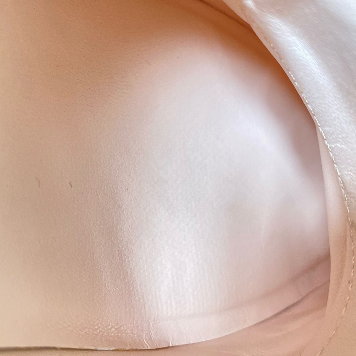 品質も絶対に保証！ RogerVivier ロジェヴィヴィエ パンプス 36 1|2 レディース - 黒×ゴールド レザー