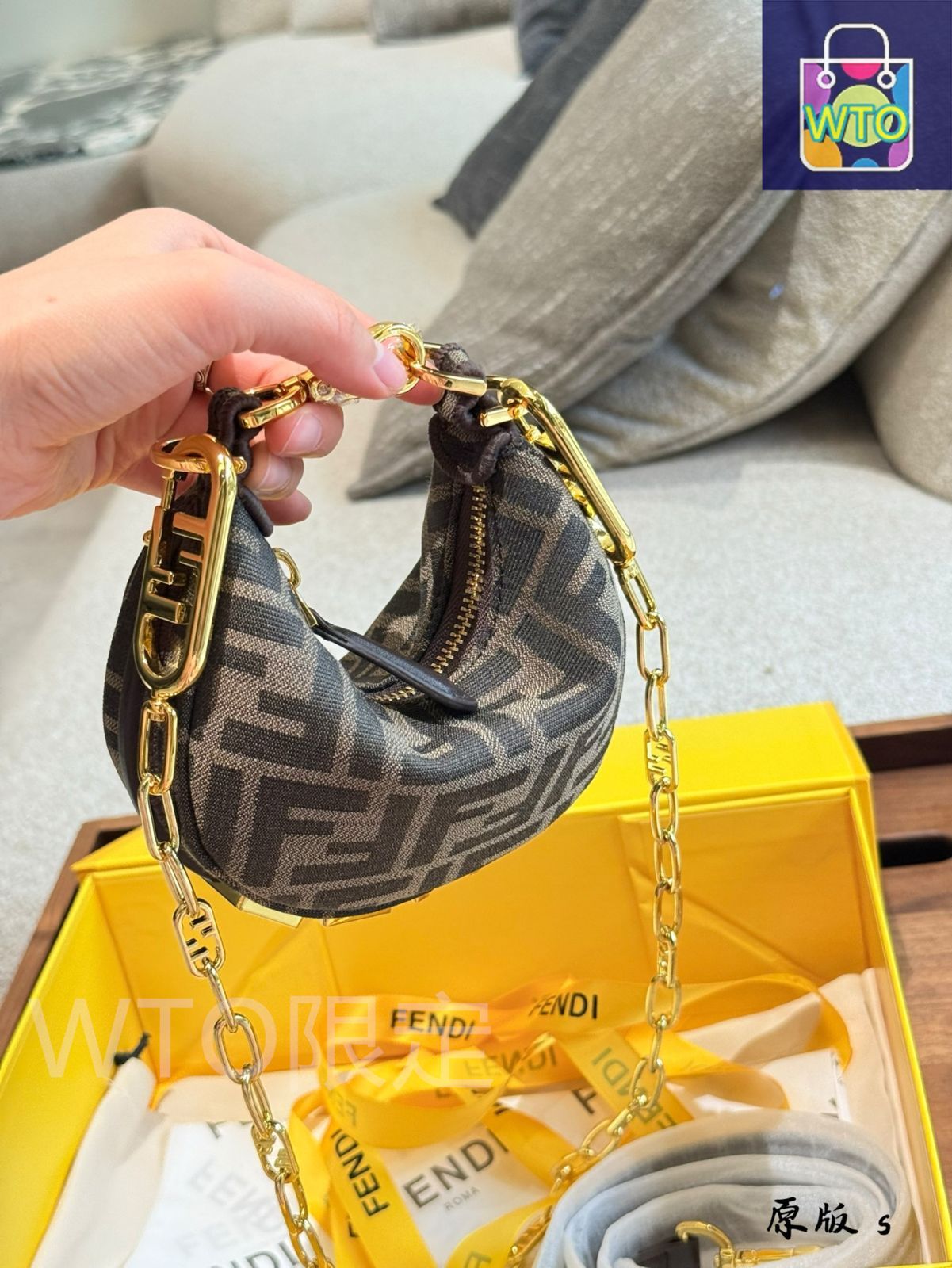 FENDI❣️超美品‼️最終お値下げします‼️ FENDI 未使用 展示品 フェンディ ピーカブー ISeeU プチ 2way