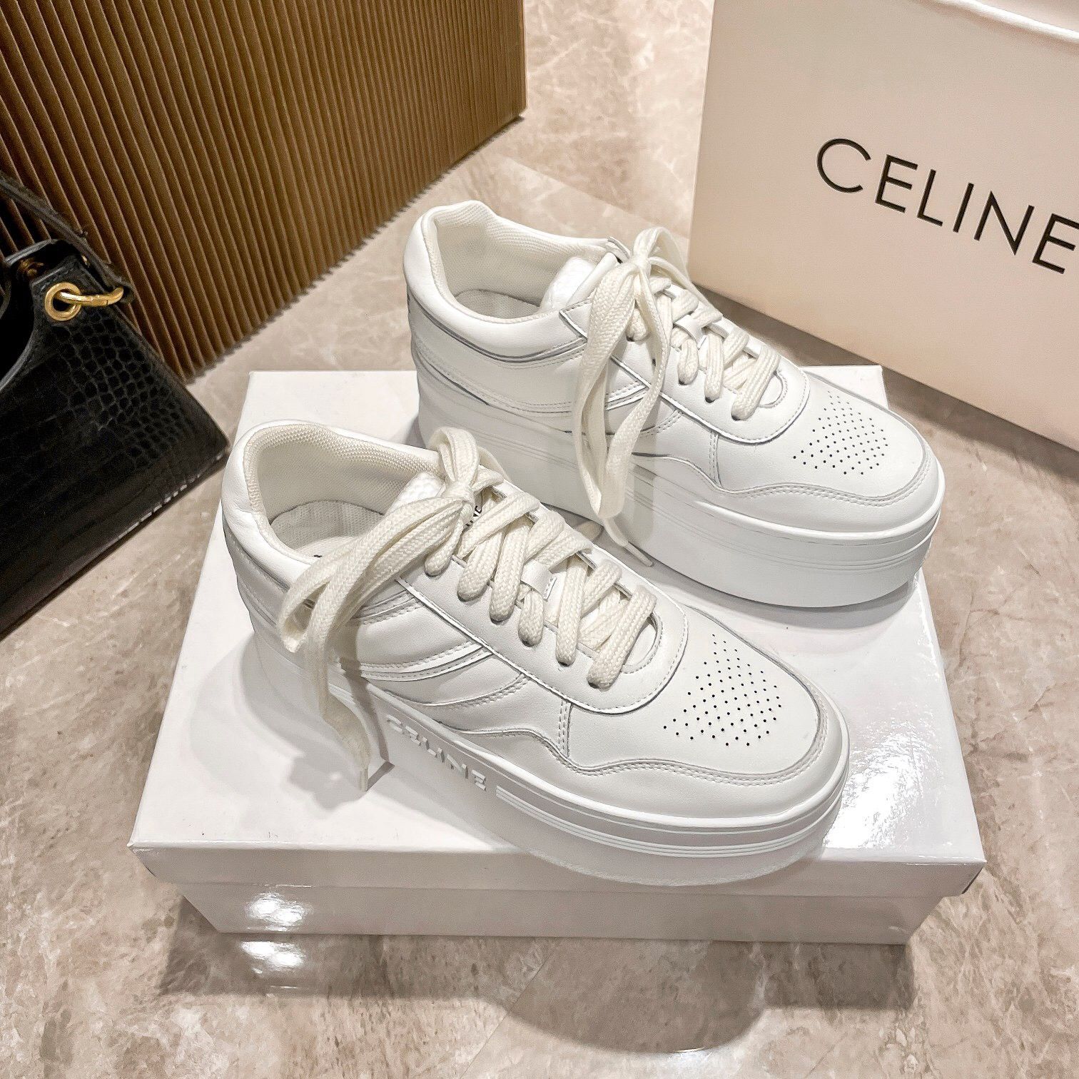 即購入不可 新品未使用 CELINE セリーヌ 厚底 靴 レディース スニーカー 箱付 専用でお値引き - メルカリ