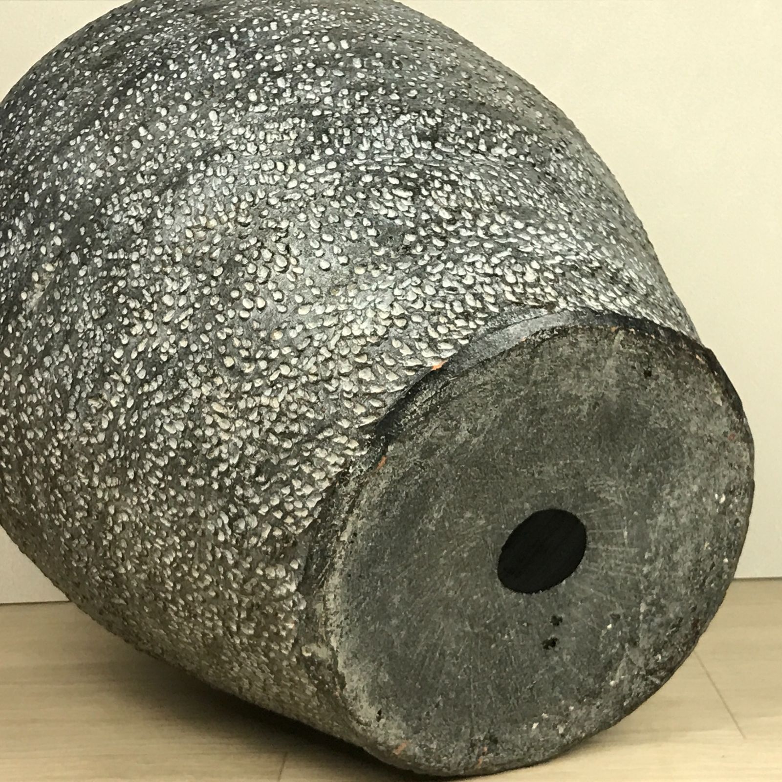 直径38cm 模様付 つぼ型 植木鉢 黒系 大型 L 26リットル STEELWINDOWSANDDOORS_COM