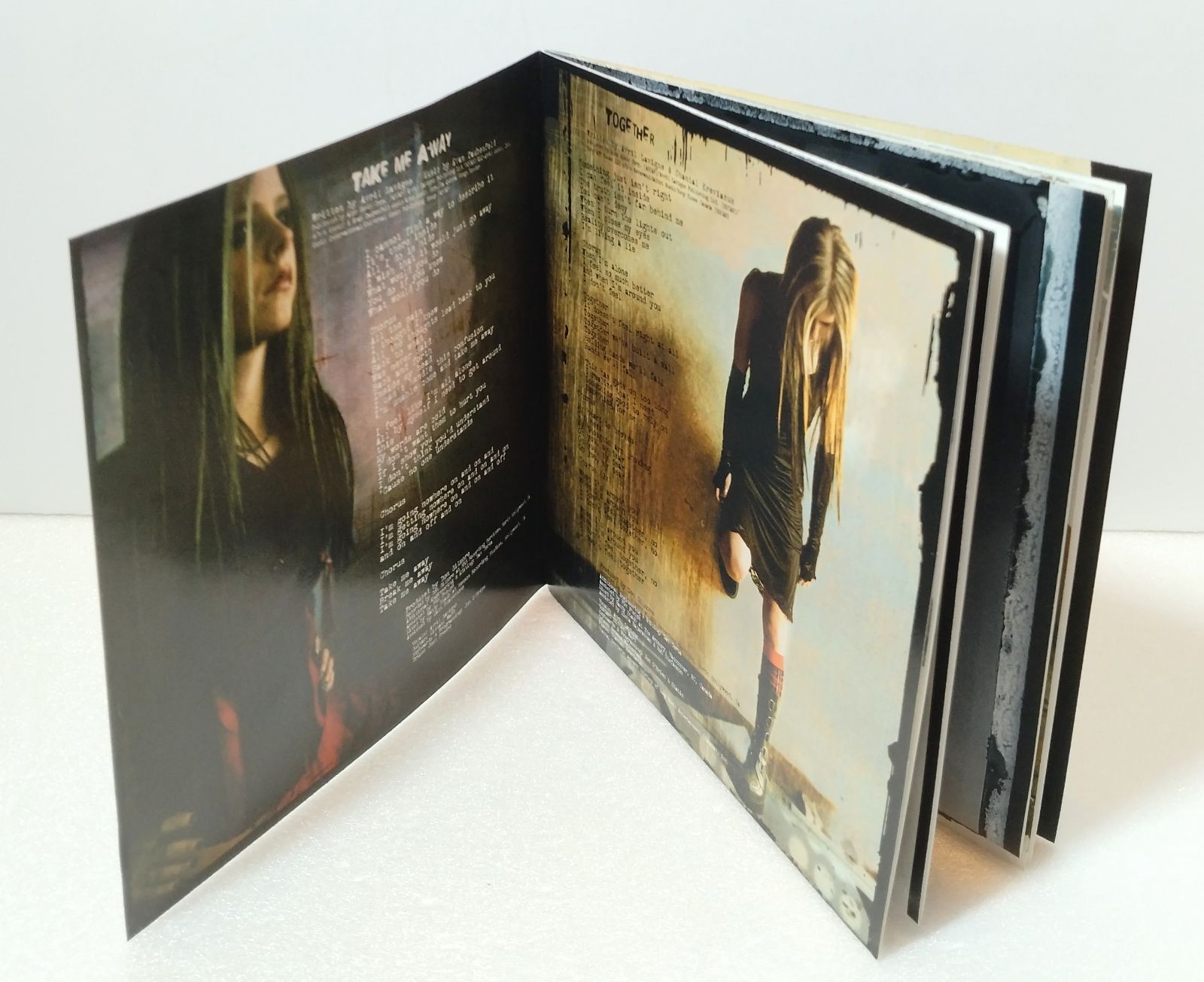 アヴリル・ラヴィーン Under My Skin アンダー・マイ・スキン Avril Lavigne - Under My Skin - Amazon.com Music