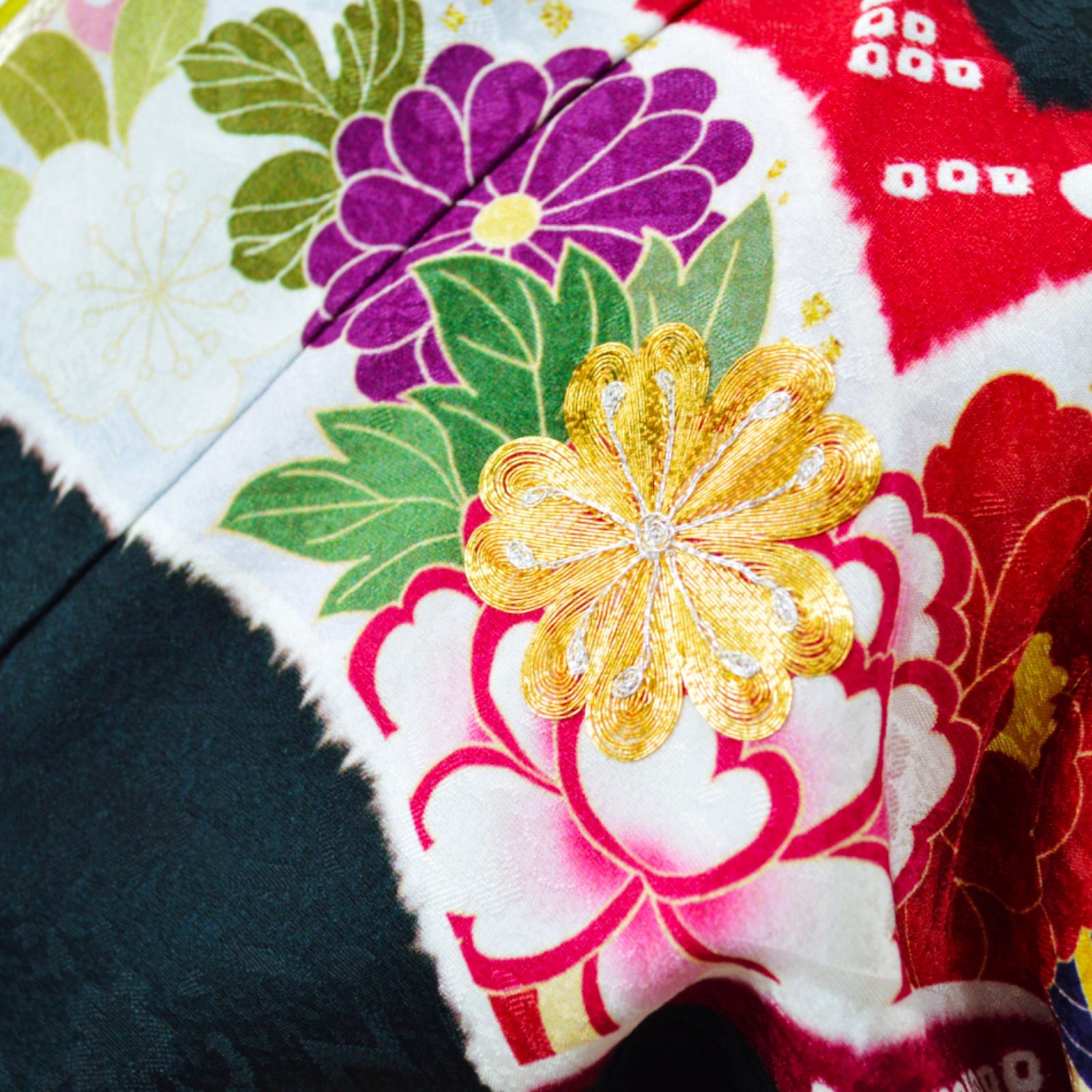 美品》正絹 振袖フルセット S〜Mサイズ 成人式 金駒刺繍 黒地 古典