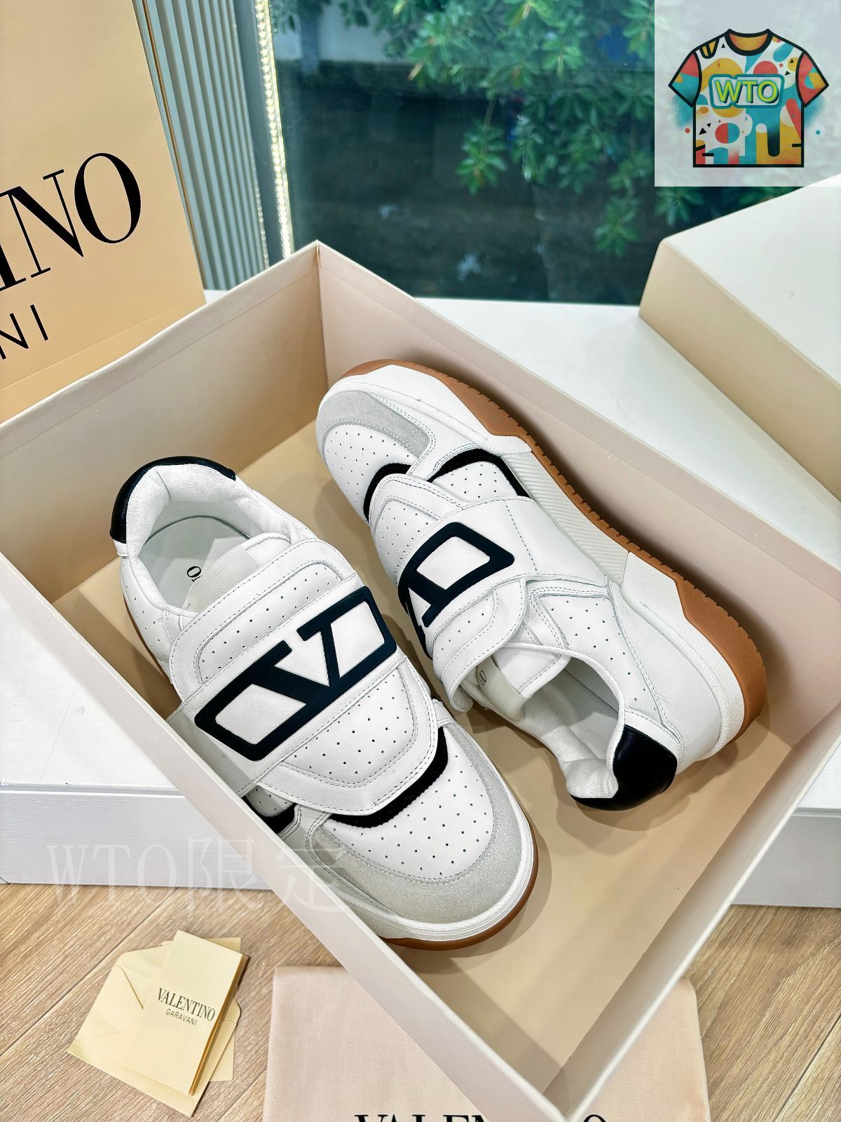 ヴァレンティーノ　スニーカー ヴァレンティノ・ガラヴァーニ Valentino Garavani Vロゴ スニーカー