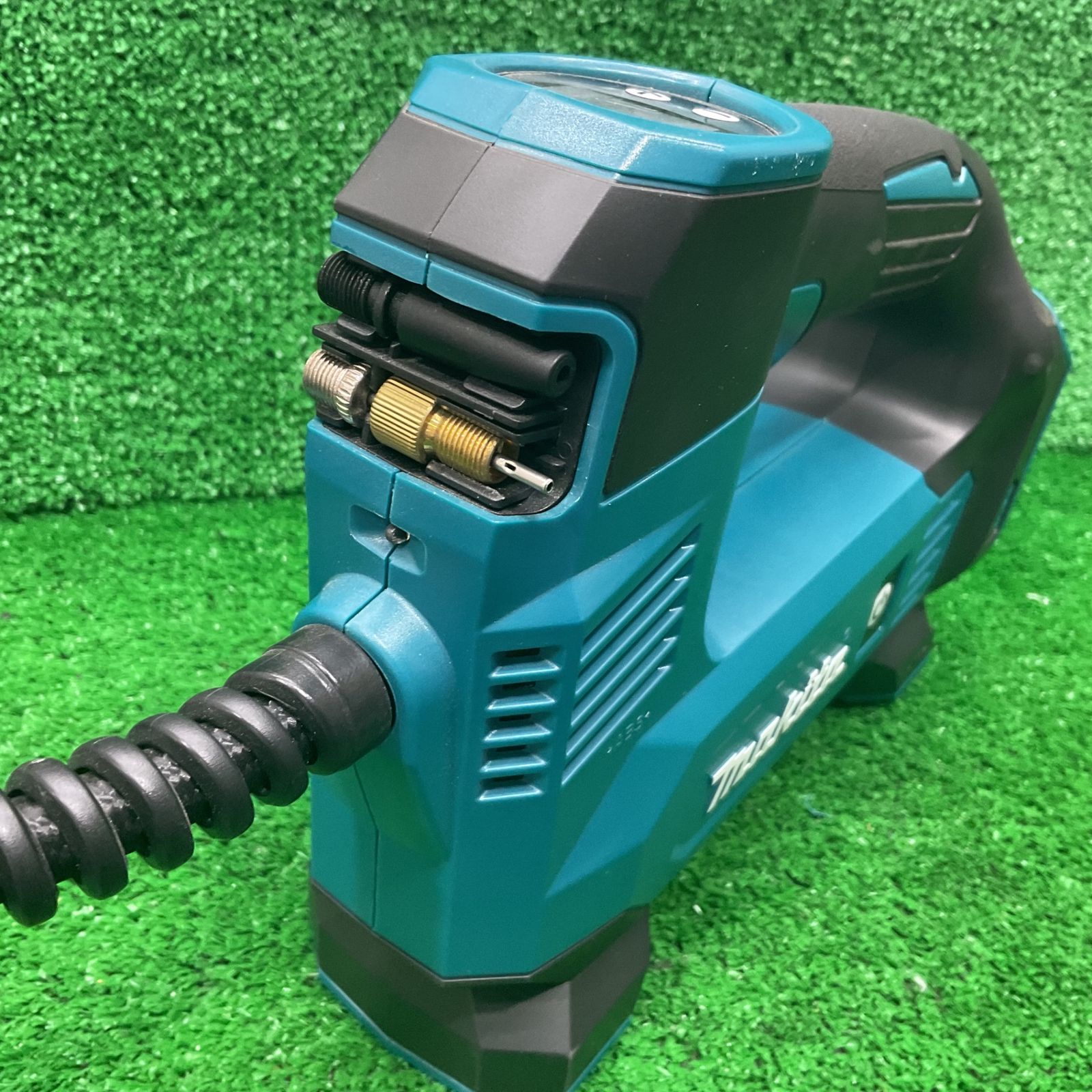 makita コードレス空気入れ