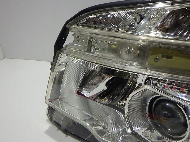 ヴォクシー 70 左 ヘッドライト バルブ バラスト付き 美品 ヴォクシー 70 hidの通販