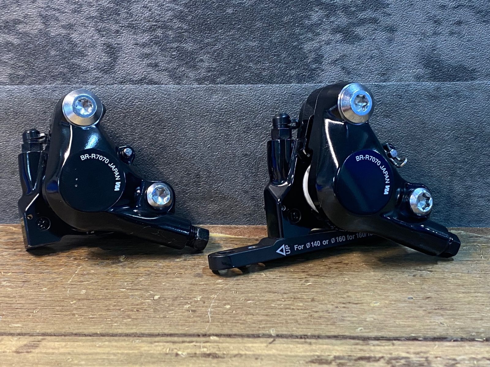 JK063 シマノ SHIMANO 105 BR-R7000 ディスクブレーキキャリパー 前後セット