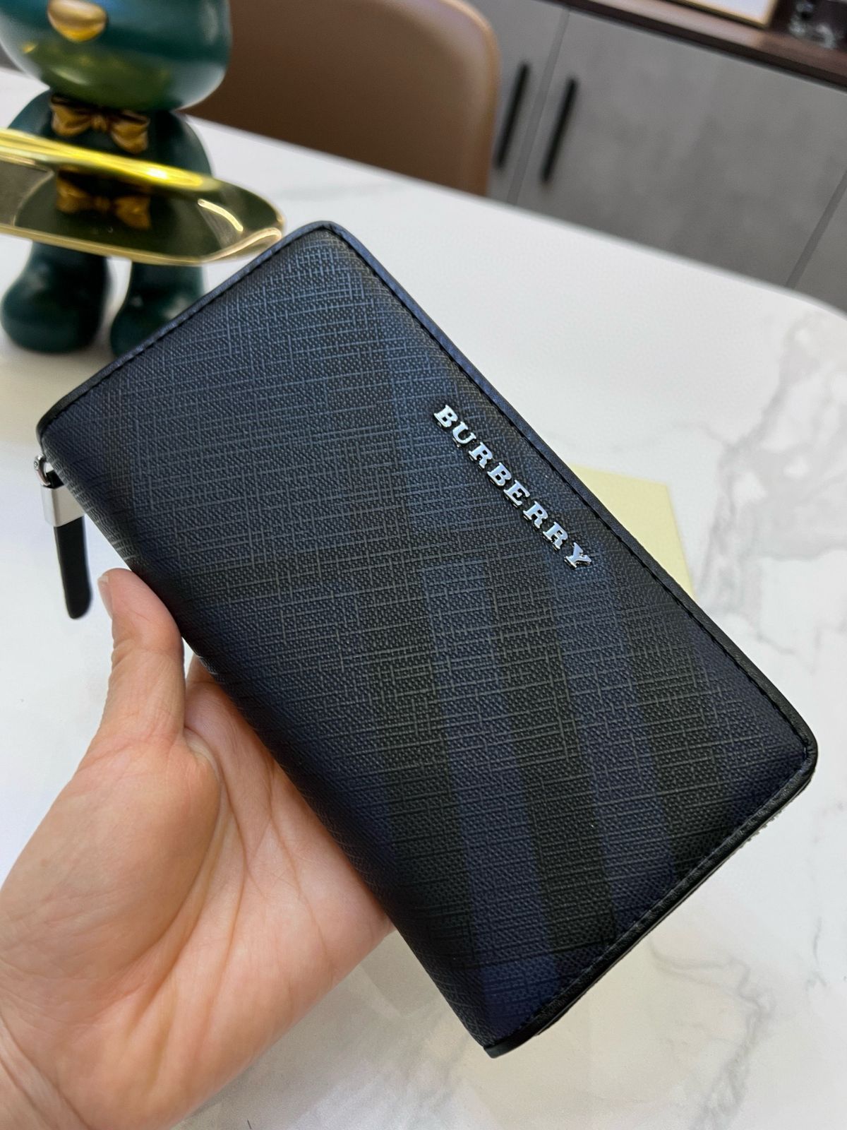 今日特価】Burberry メンズウォレット, 高級レザー使用, 実用的