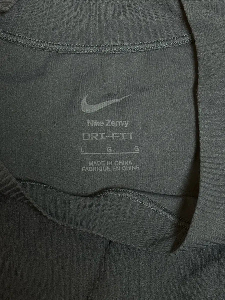 爽やかな NIKE ナイキ ゼンビ リップ トップス