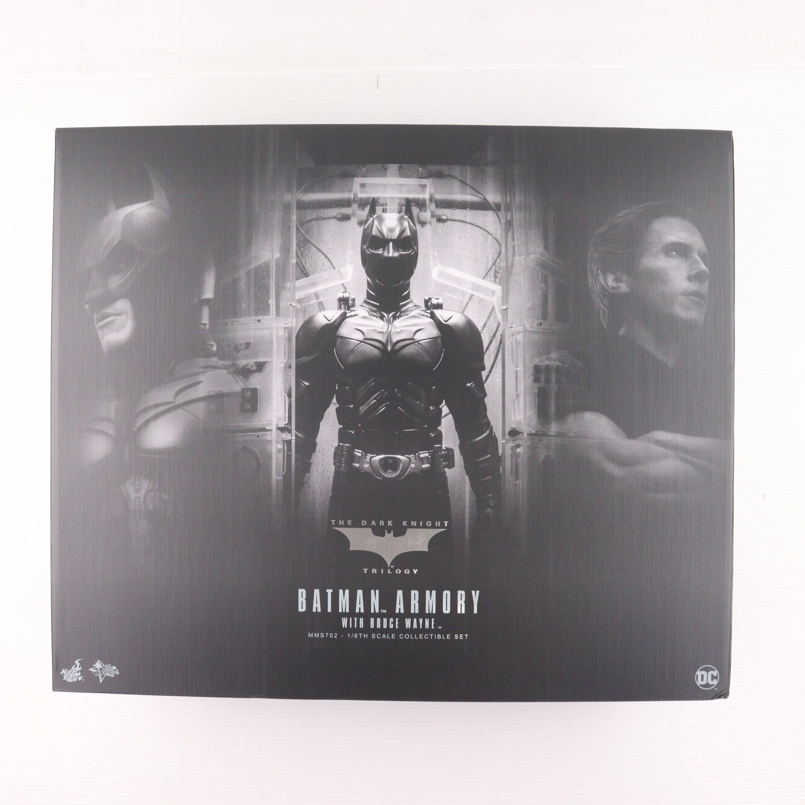 ホットトイズMMS702 ダークナイト バットスーツ格納庫＆ブルース