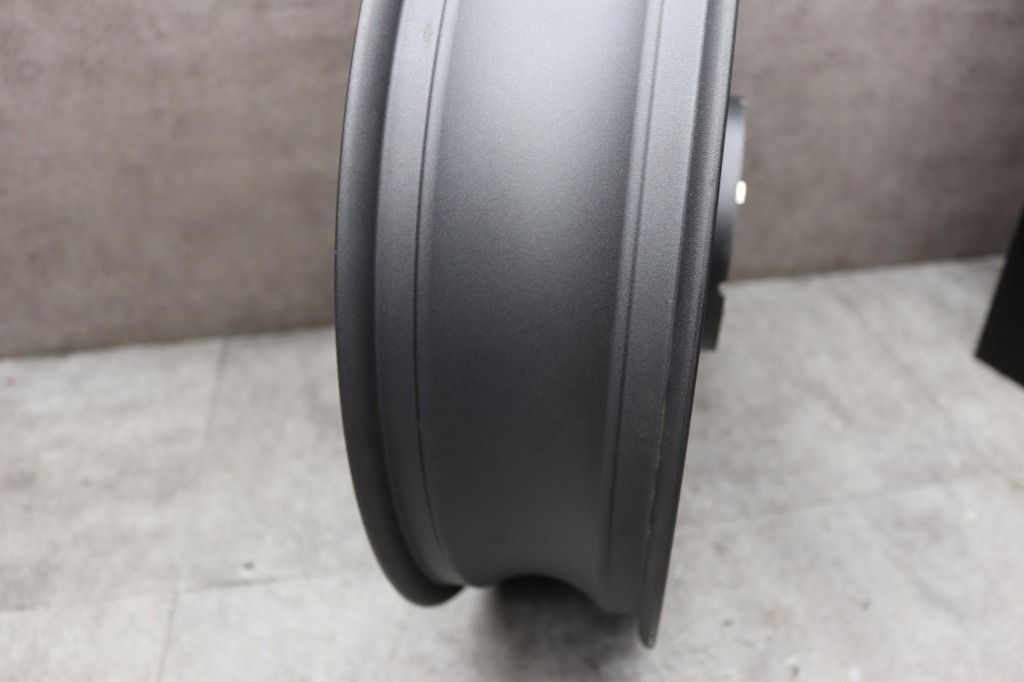 リアホイール 17×4.00