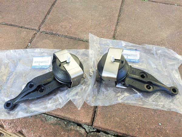 RX7 FD3S 純正エンジンマウント（左右）