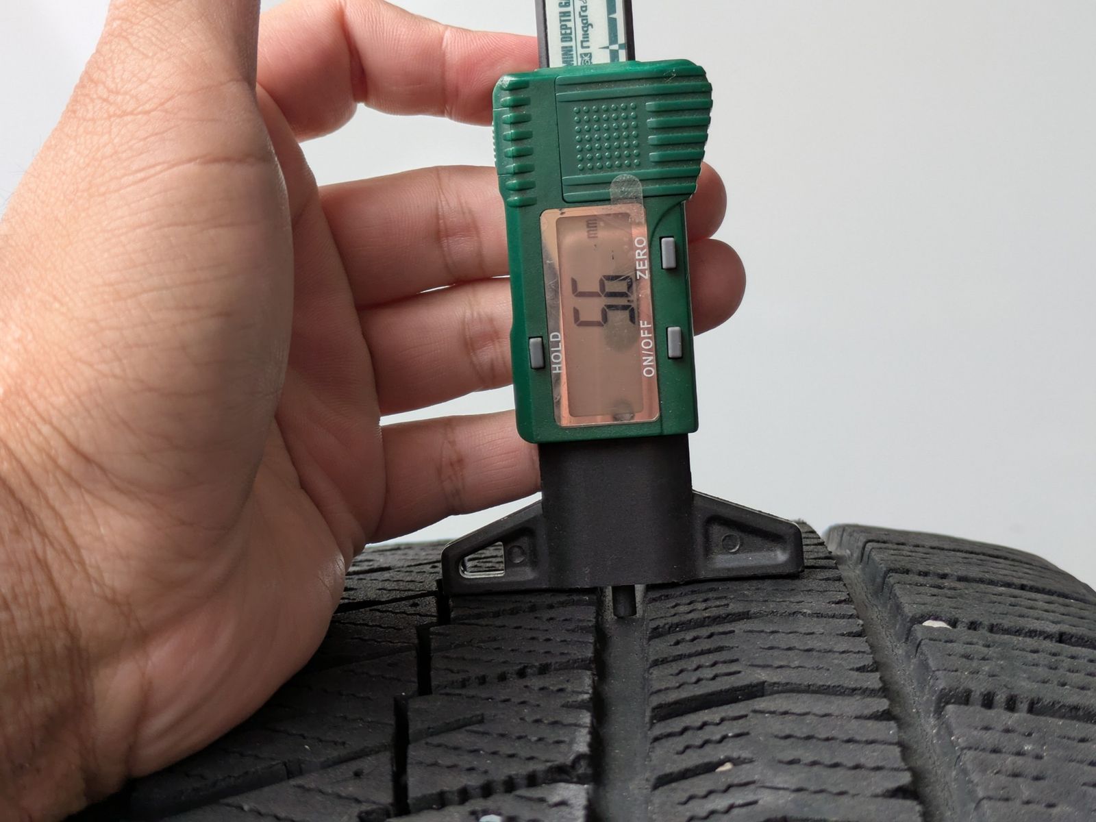 17インチアルミホイール付きスタッドレスタイヤ4本 215