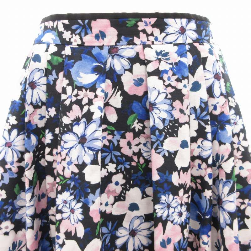 トゥービーシック TO BE CHIC フレアスカート タック 花柄 ひざ