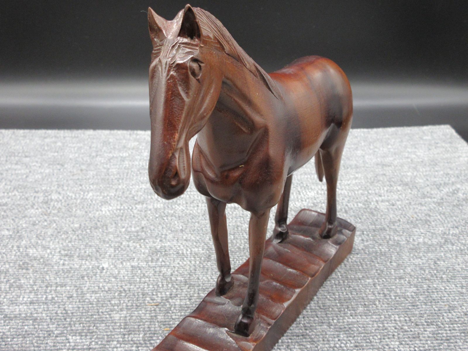 馬の彫刻　サラブレッド