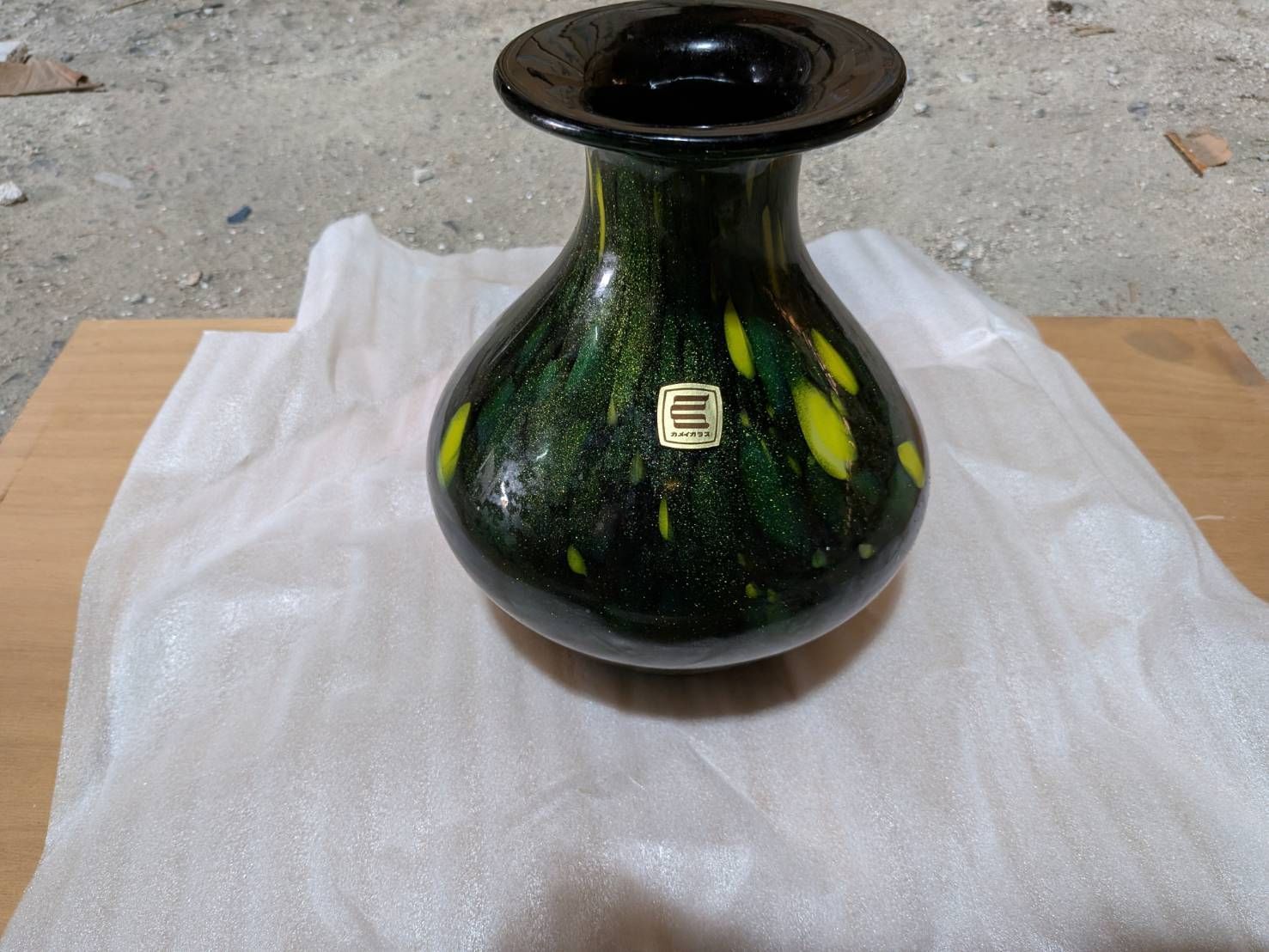 ガラス製花瓶 緑と黄色のグラデーション ガラス製花瓶 緑と黄色のグラデーション