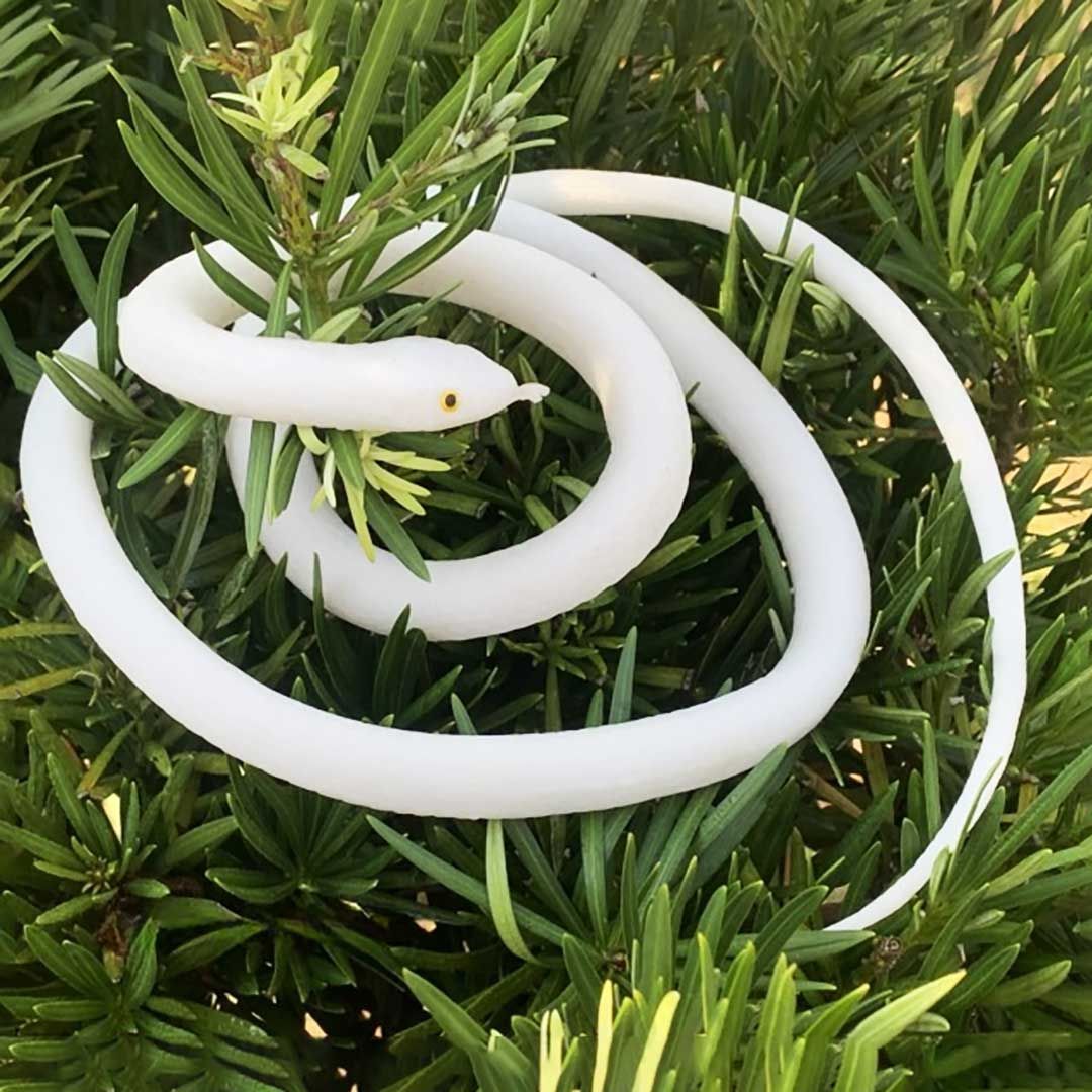 白蛇の置物 とぐろを巻く白蛇 開運 幸運の白蛇 ホワイトスネーク