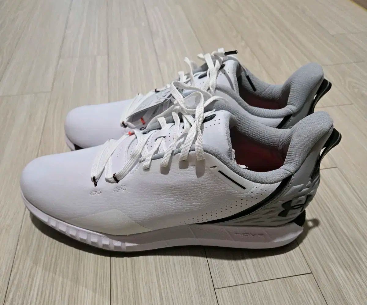 ゴルフシューズ 白