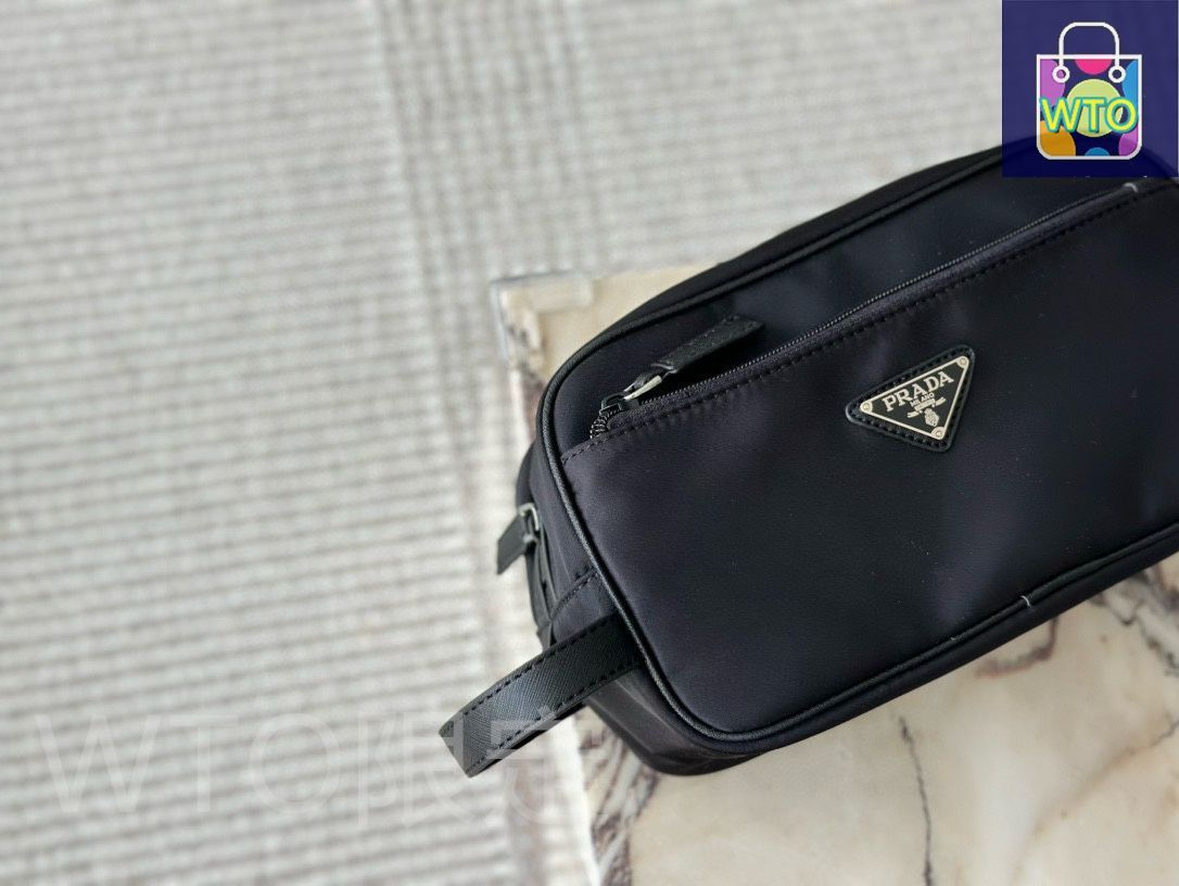 今日特価】Prada Nylon Cosmetic Pouch プラダ ナイロン コスメ