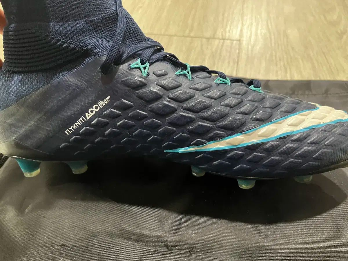 イタリア産 NIKE ハイパーヴェノム ファントム3 DF FG 290