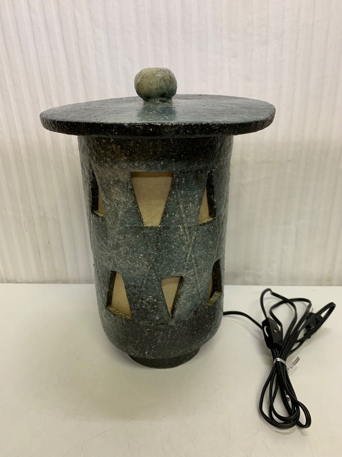 石灯籠風　灯篭　焼き物　陶器　灯籠　燈篭 信楽焼 照明 燈篭 石灯籠風 灯篭 庭園灯 玄関灯 陶器 和風照明 日本