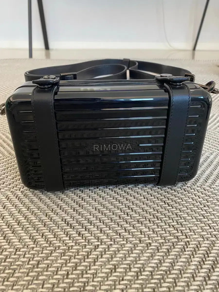 2025年最新】RIMOWA ショルダーバッグの人気アイテム - メルカリ