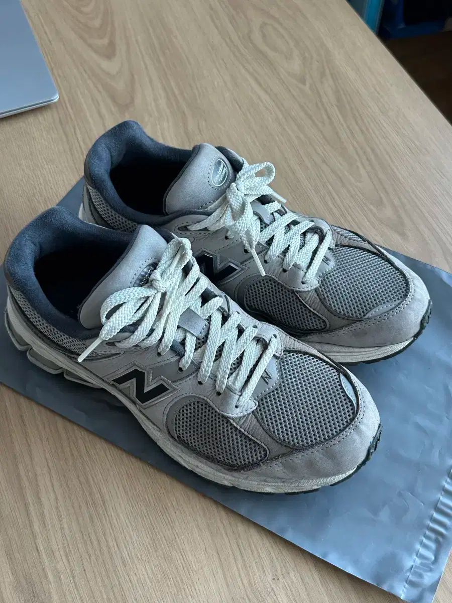 【雷市場（ポンジャン）商品韓国直送】 New Balance(ニューバランス) 2002r
