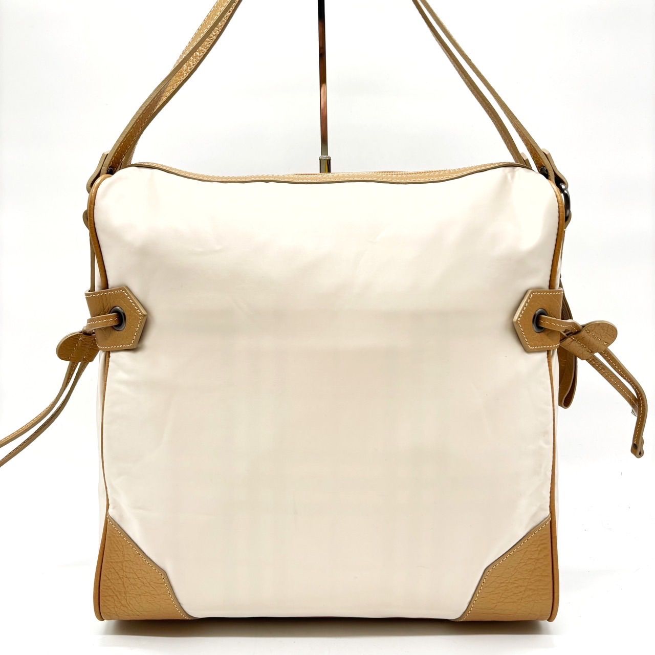 レア✨BURBERRY バーバリー かごバッグ ハンドバッグ ロゴ型押し 希少】BURBERRY バーバリー かごバッグ ハンドバッグ ロゴ型押し