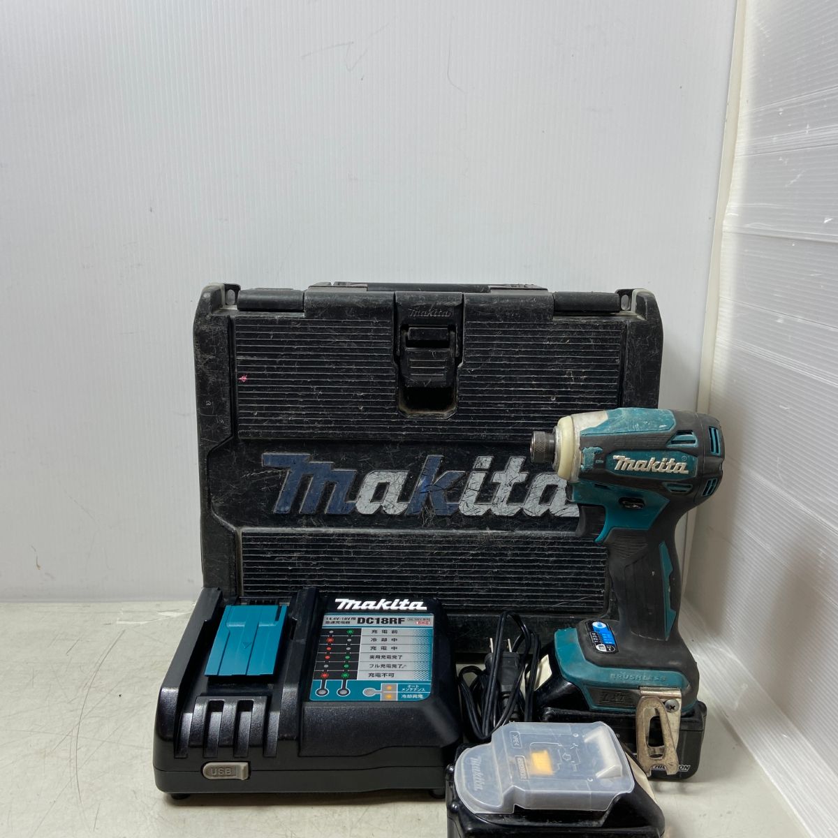 ΦΦMAKITA マキタ インパクトドライバ 18v 6.0Ah TD172D ブルー