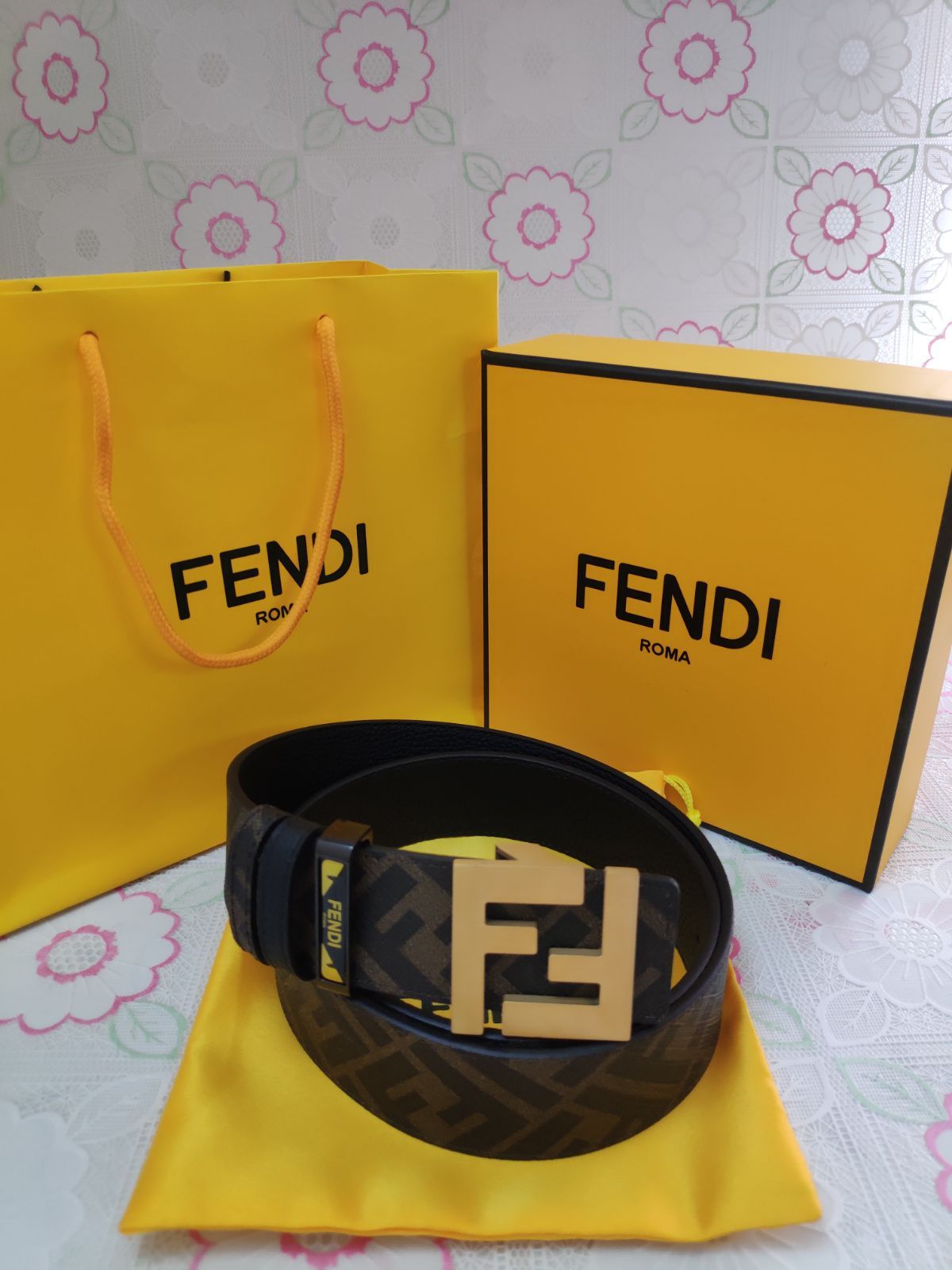 美品　FENDI　フェンディ　ベルト　ゴールドバックル フェンディ Fendi ベルト ズッカ ゴールド金具 レザー 本革