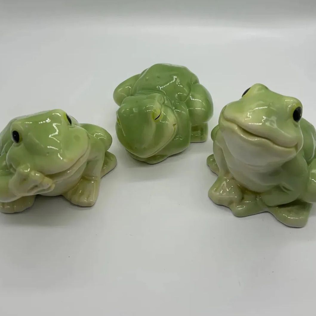 3匹のかえる 陶器製 置物 蛙 カエル インテリア 飾り 風水 縁起物
