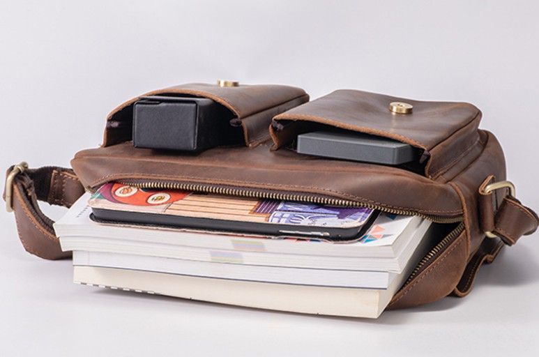 ショルダーバッグ メンズ 大容量 耐久性向上 一流革職人が作る 斜めがけ メッセンジャーバッグ レザー カジュアル 通勤 ipad対応カバン 男女兼用 本革 プレゼント2色選択可