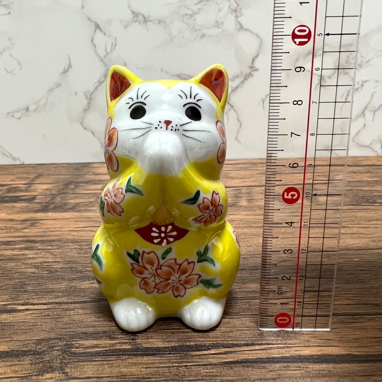 九谷焼】3.2号 お祈り猫 招き猫 黄釉桜 縁起物 置物 Maneki Neko Lucky Cat Kutani Ware - メルカリ