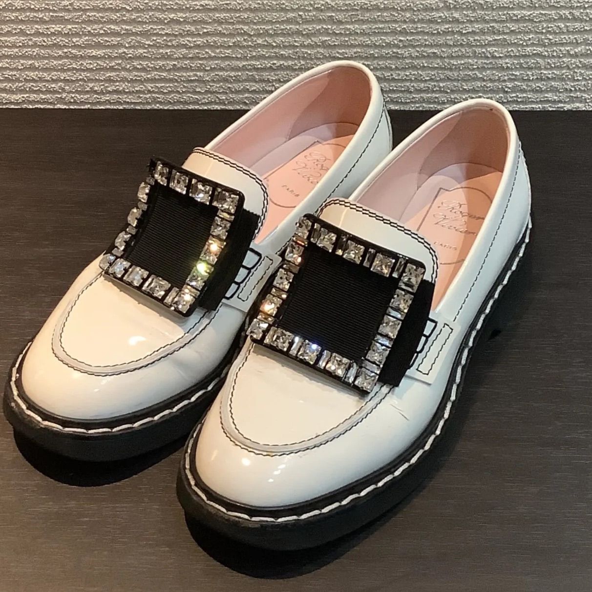 Roger Vivier エナメルローファー Roger Vivier ヴィヴィレンジャーローファー