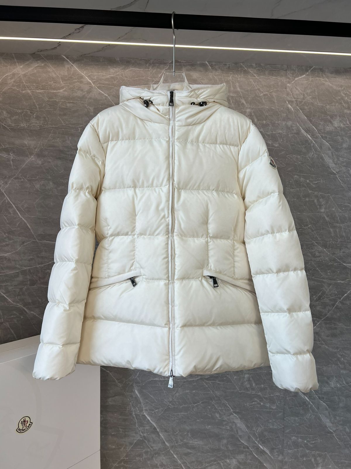 極上美品✨モンクレール モンクラー レディース 2サイズ ホワイト MONCLER モンクレール ダウンジャケット レディース アウター