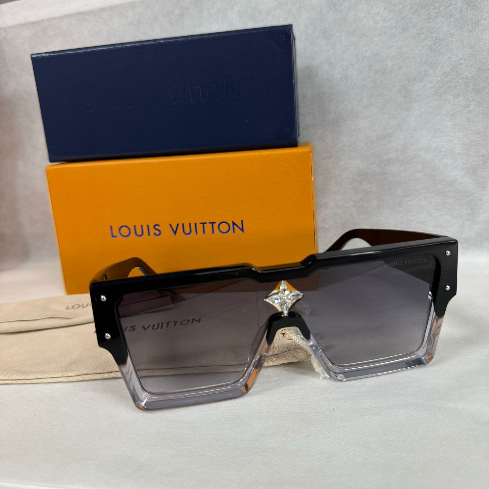 新品同様】 LOUIS VUITTON LVルイヴィトン サイクロン グラディエント 