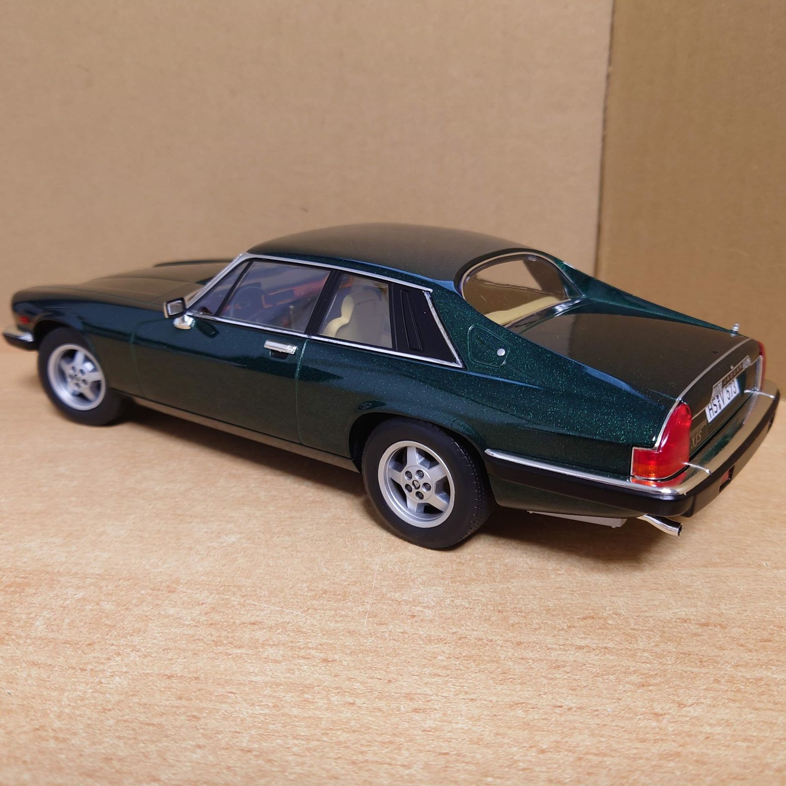 1/18 ジャガーXJ-S 5.3 H.E. クーペ 1982 グリーンメタリック JAGUAR Coupe NOREV製ダイキャスト製ミニカー -  メルカリ