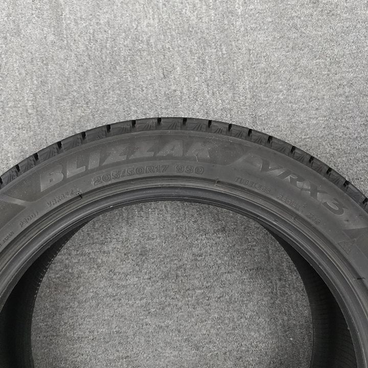 0T25068 _スタッドレスタイヤ