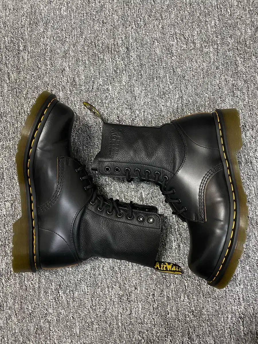 DR. MARTENS