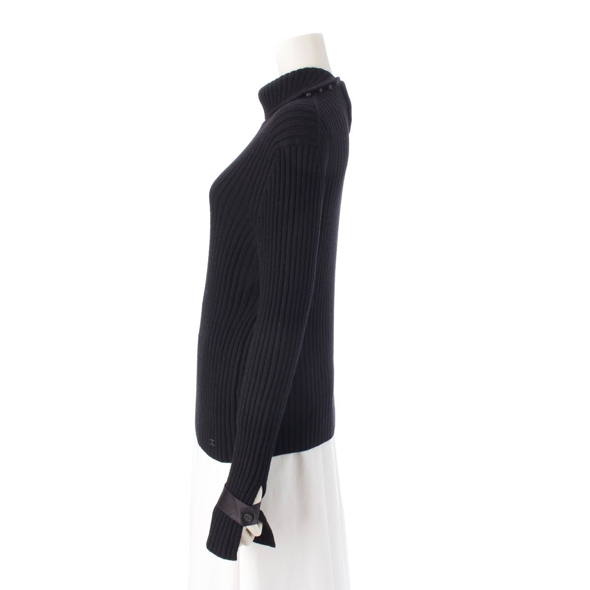 CHANEL - シャネル 02A ウール ボタンデザイン ハイネック 長袖 リブ ニット トップス P19707 ブラック 46【中古】 シャネル 02A ウール ボタンデザイン ハイネック 長袖 リブ
